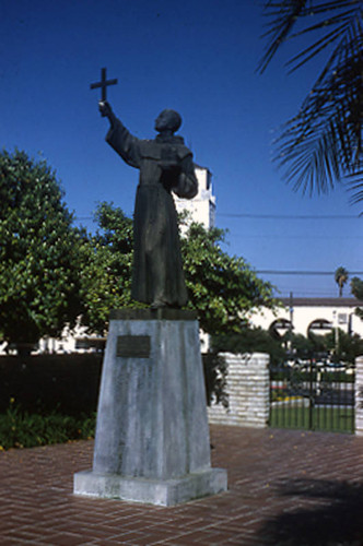 Juni´pero Serra statue