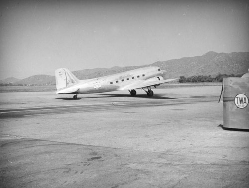 United Airlines Mainliner on the runway