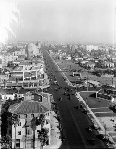 Aerial view of Wilshire Boulevard at Western