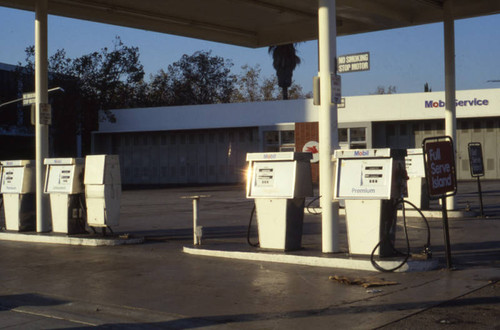 Gas station, Beverly Hills