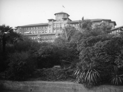 View of the Huntington Hotel from Huntington Circle