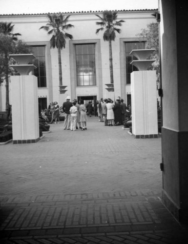 Union Station travelers gather in the courtyard