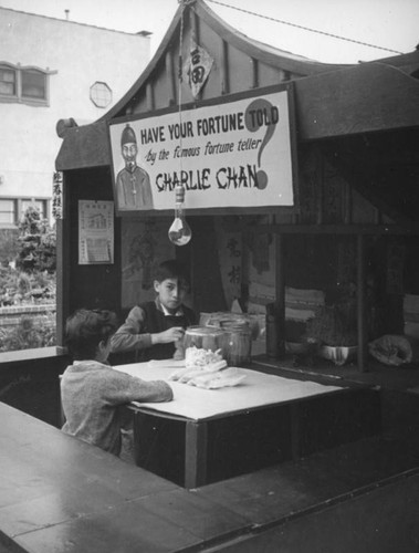 Fortune teller, New Chinatown