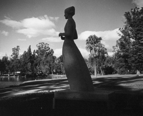 Statue of Florence Nightingale by the Lincoln Park Lake