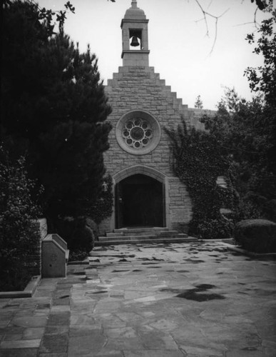 Forest Lawn's Wee Kirk o' the Heather