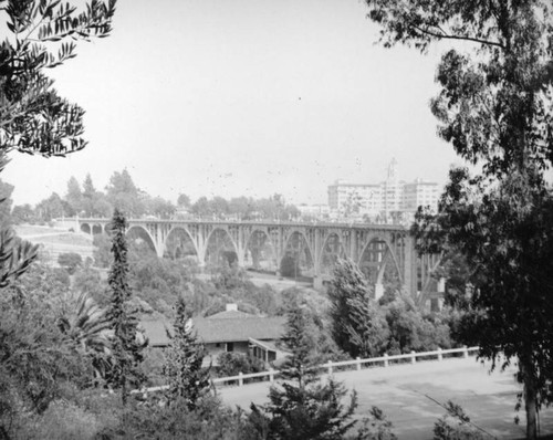 Colorado Street Bridge and Vista del Arroyo Hotel