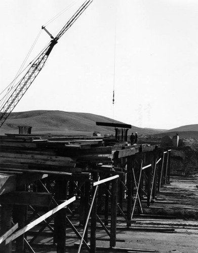 Crain lowering lumber at San Onofre