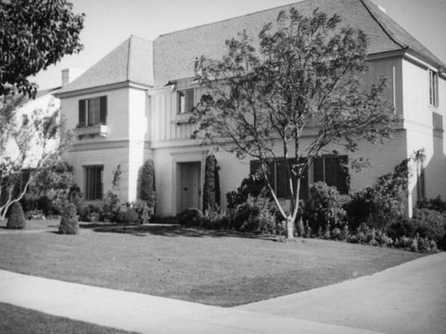 Residential street in Beverly Hills — Calisphere