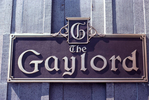 Gaylord Apartments, exterior sign