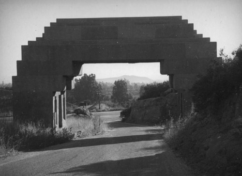 Twin Lakes Park gateway