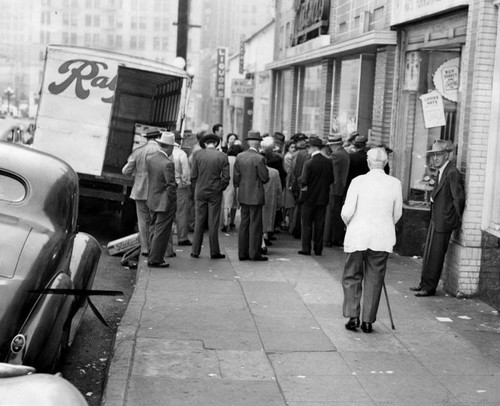 Bread line at Ralphs