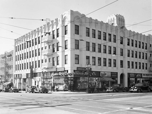 Building on Western and Hollywood