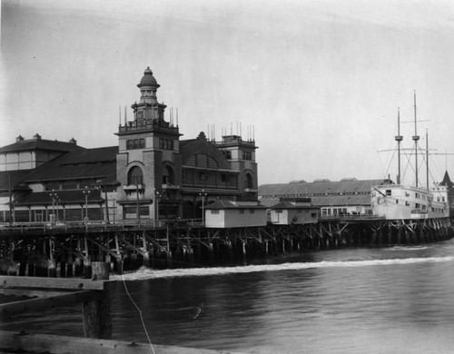 Ship Cafe, Venice pier