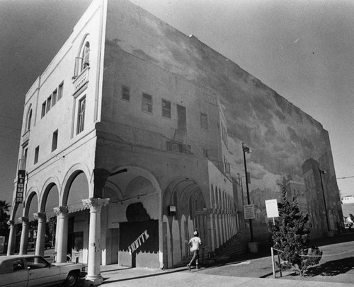 Mural on the side of an old Venice Beach hotel