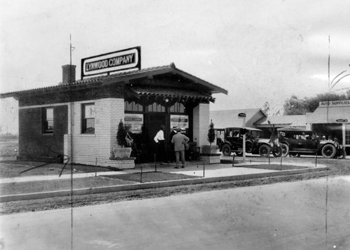 Lynwood's first city hall building