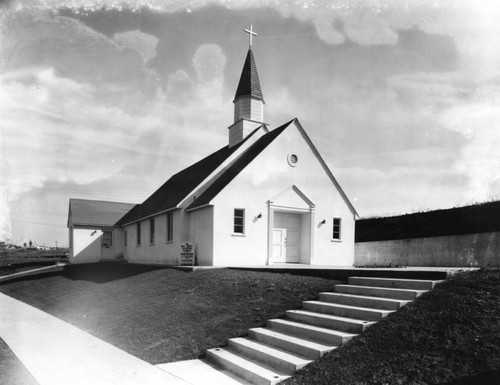 Holy Trinity Evangelical Lutheran Church, exterior