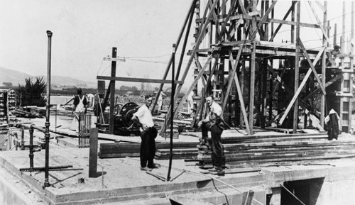 Oil derrick rig, Camarillo