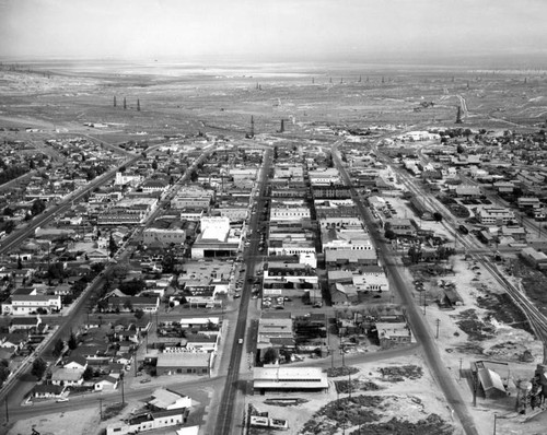 Downtown Taft, looking west