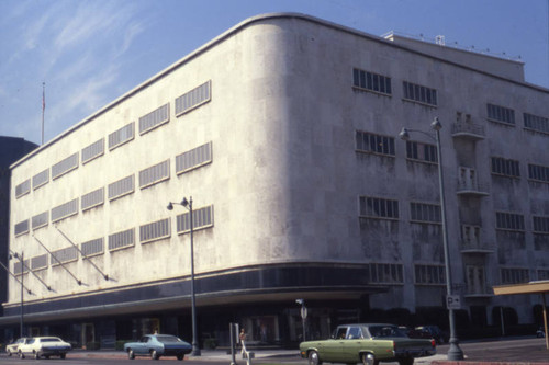 May Company store on Wilshire Boulevard