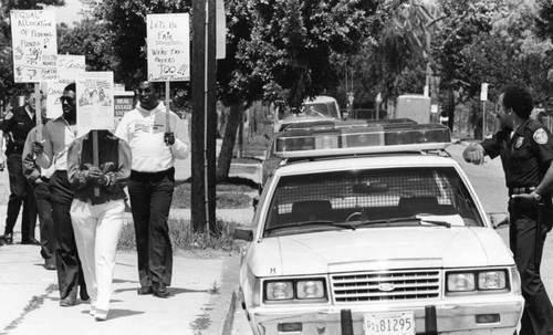 Census workers picket