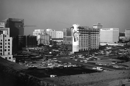 Looking toward Flower and 5th Streets