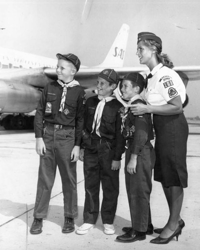 Reseda scouts visit airport