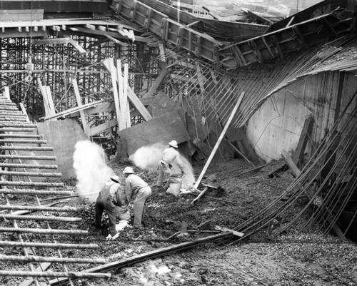 Golden State Freeway span collapses