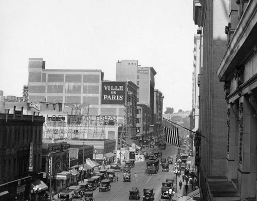 Looking west on 7th St