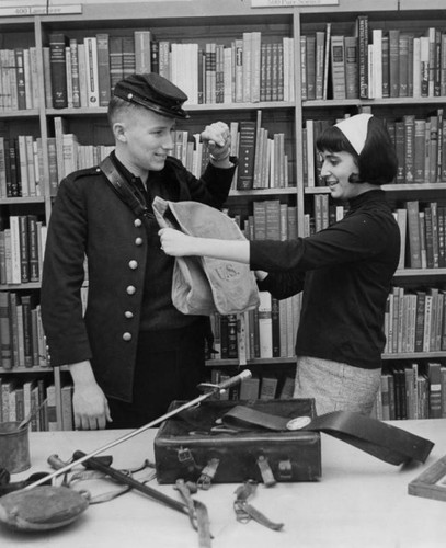 Grant High School students with Civil War relics