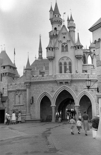 Sleeping Beauty Castle, Disneyland