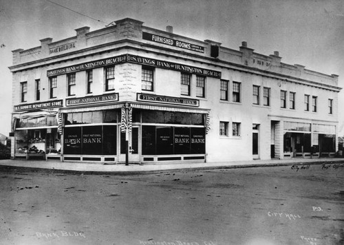 Main and Walnut, Huntington Beach