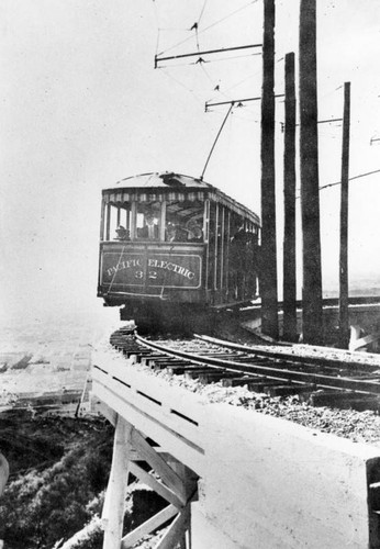 Trolley on the Circular Bridge