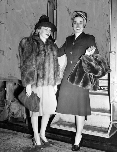 Veronica Lake and Patricia Morison return from army camps