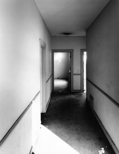 Ambassador Hotel, Reposa Bungalow hallway