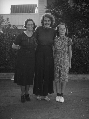 Ethel Schultheis, Bonnie and her mother