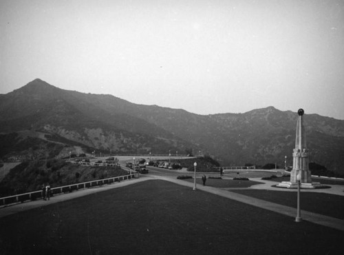 Lawn and Astronomers Monument at Griffith Observatory