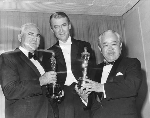 James Wong Howe wins second Oscar