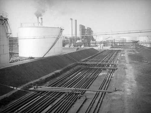 Texaco refinery storage tanks