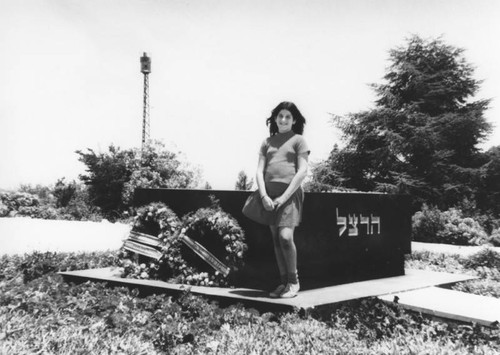 Girl at Herzl's tomb