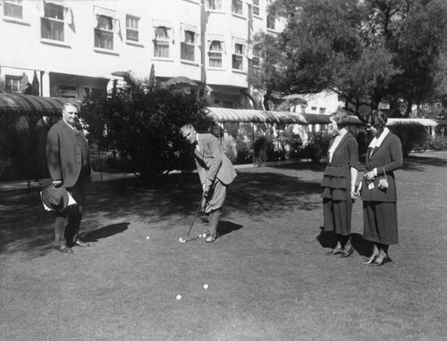 Putting green, Maryland Hotel