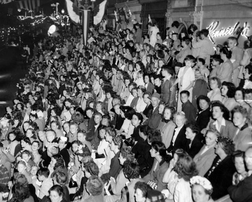 Movie-fans crowd Hollywood Boulevard sidewalk