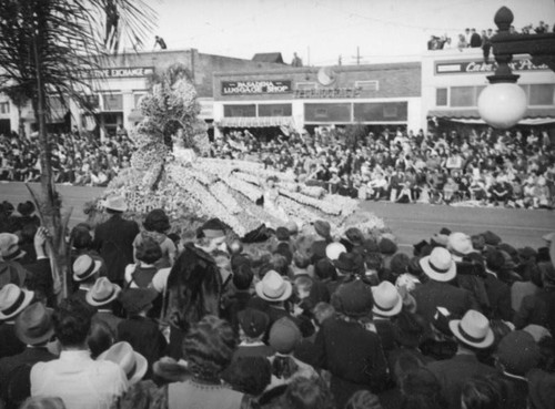 Huntington Hotel float, 1938 Rose Parade