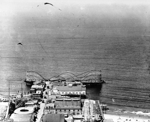 Venice pier and amusement park