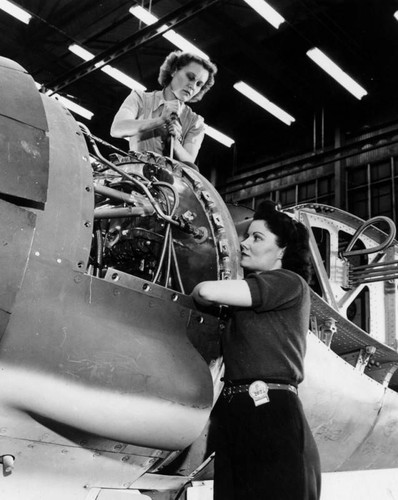 Women aircraft workers