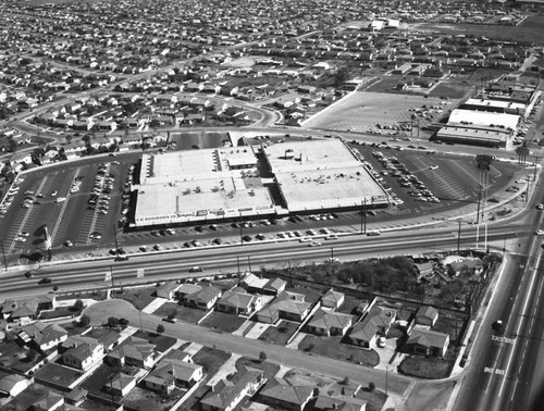 Whittier Downs Shopping Center, Santa Fe Springs