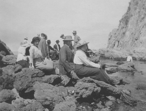 Crowd gathers on Sugar Loaf