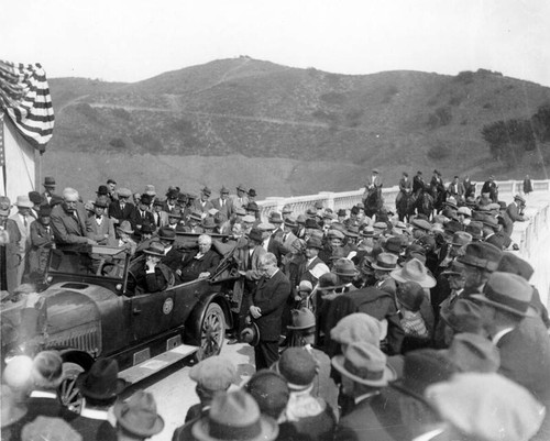 Crowd on Mulholland Dam during dedication