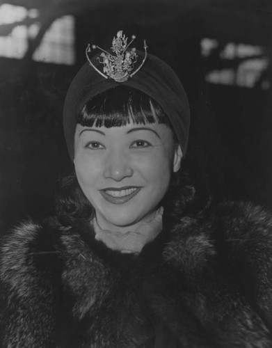 Anna May Wong returns from War Relief Campaign