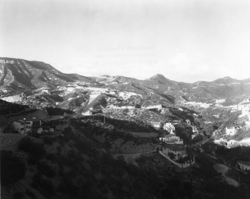 Residential homes near Hollywoodland sign