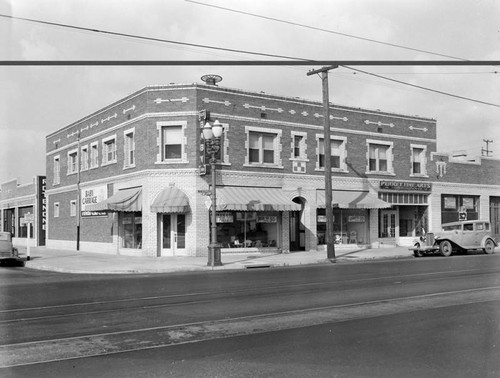 Building on Washington Blvd